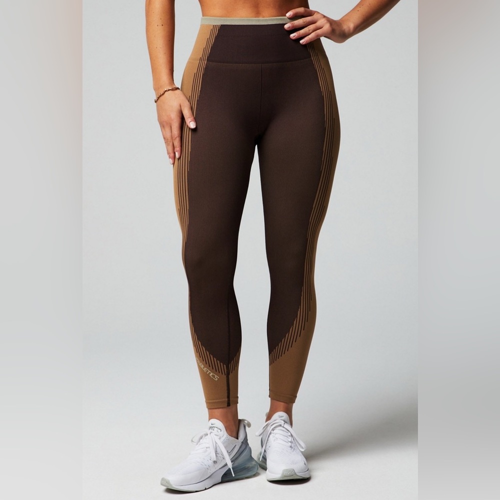 Fabletics Seamless Fusion Tan and Chocolate Set Size M - Picture 5 of 6
